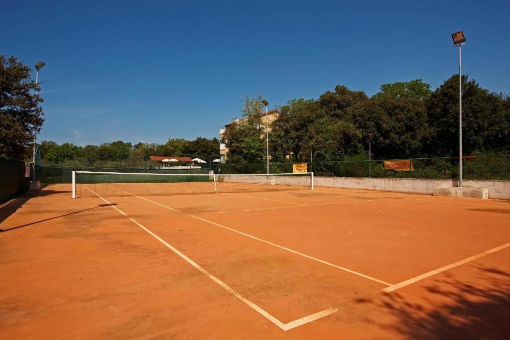 Guesthouse "Barboska" - Big Outdoor Swimming Pool & Private Tennis Court Vodnjan Kültér fotó