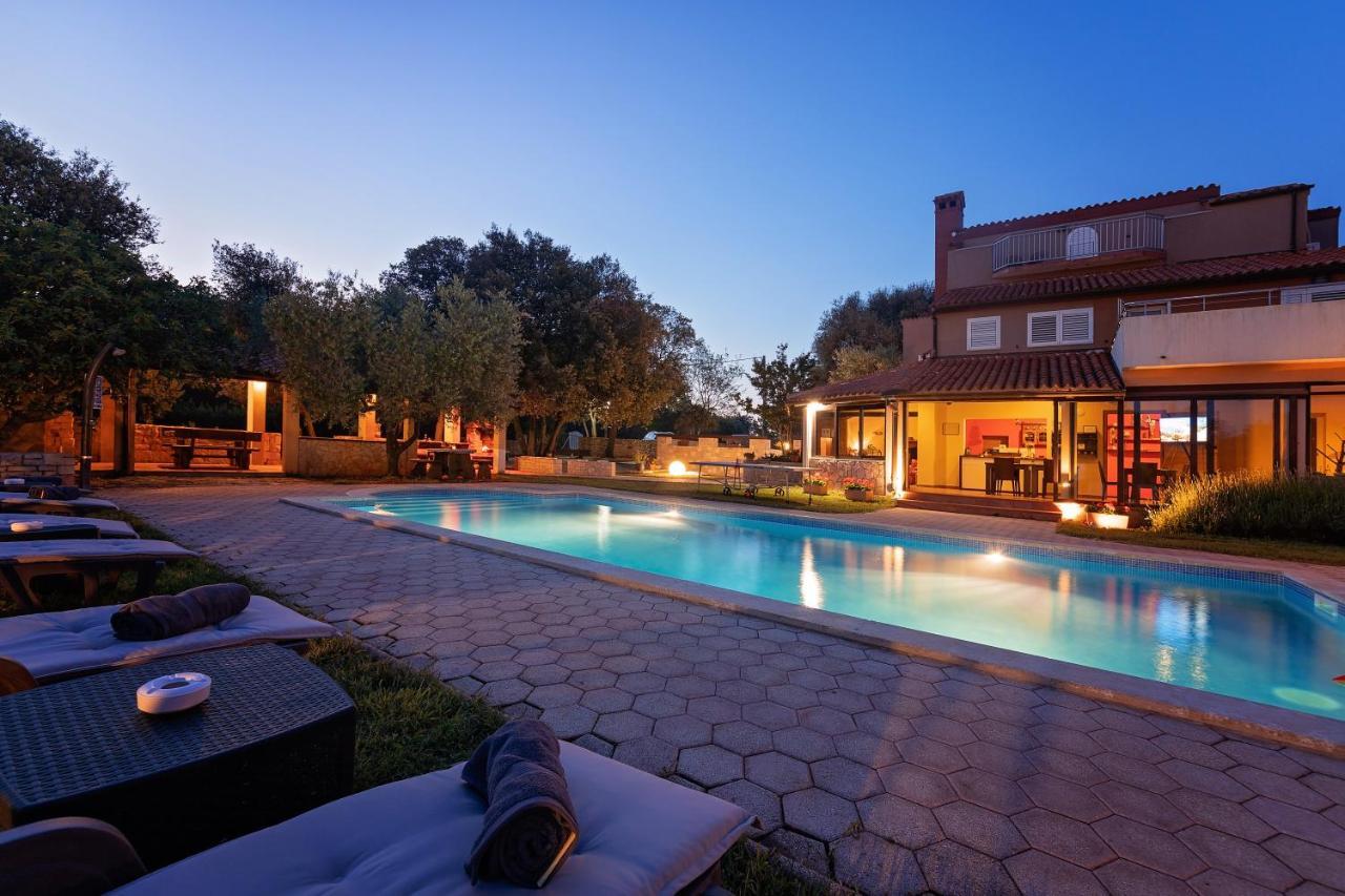 Guesthouse "Barboska" - Big Outdoor Swimming Pool & Private Tennis Court Vodnjan Kültér fotó