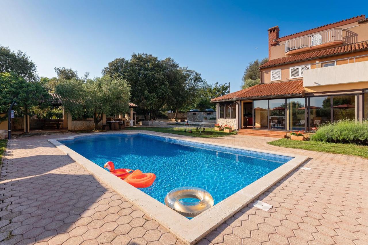 Guesthouse "Barboska" - Big Outdoor Swimming Pool & Private Tennis Court Vodnjan Kültér fotó