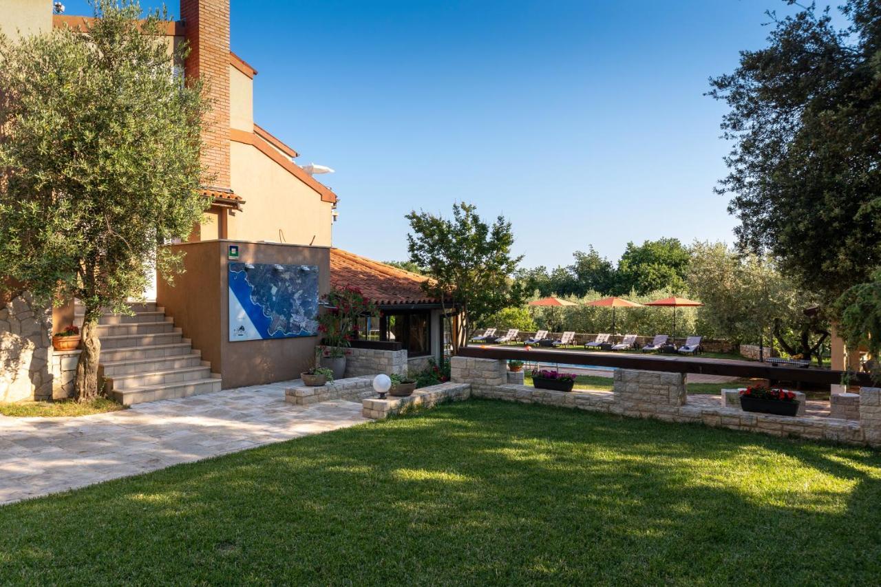 Guesthouse "Barboska" - Big Outdoor Swimming Pool & Private Tennis Court Vodnjan Kültér fotó