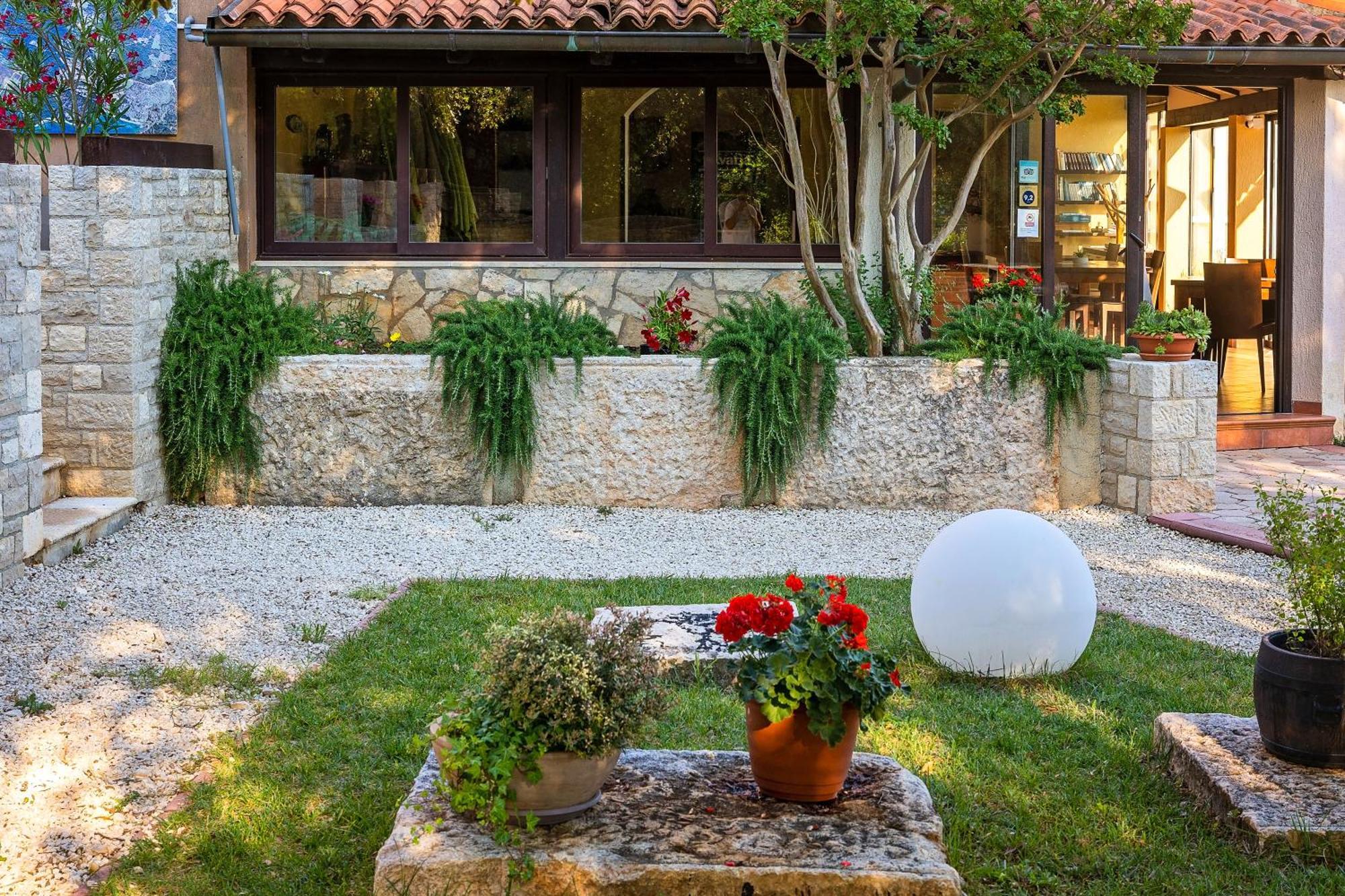 Guesthouse "Barboska" - Big Outdoor Swimming Pool & Private Tennis Court Vodnjan Kültér fotó