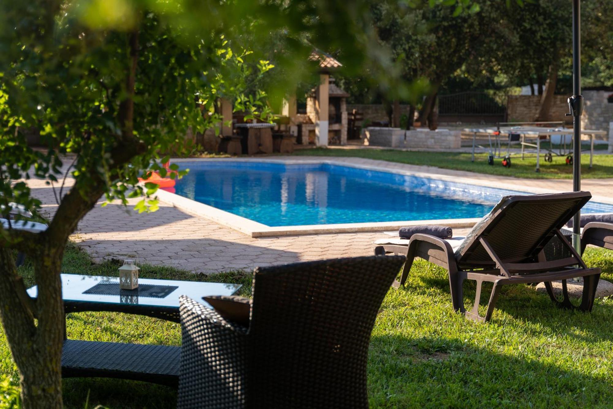 Guesthouse "Barboska" - Big Outdoor Swimming Pool & Private Tennis Court Vodnjan Kültér fotó