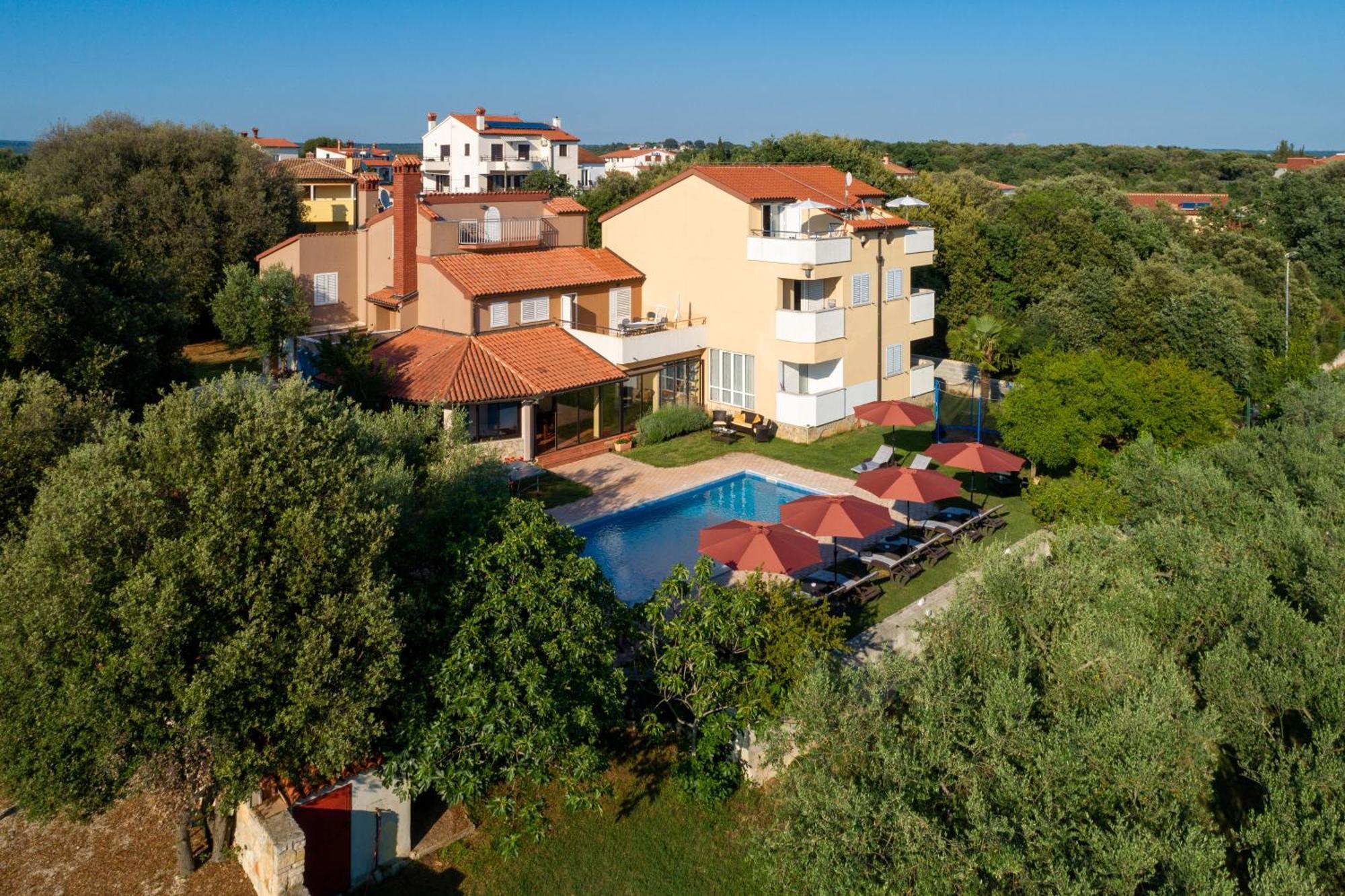 Guesthouse "Barboska" - Big Outdoor Swimming Pool & Private Tennis Court Vodnjan Kültér fotó