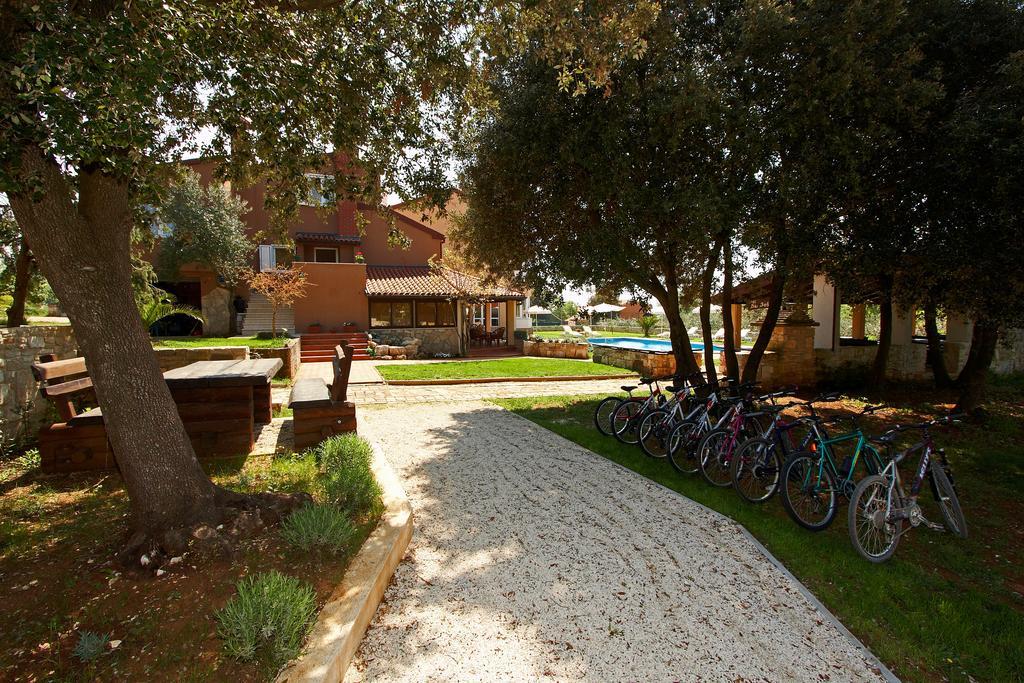 Guesthouse "Barboska" - Big Outdoor Swimming Pool & Private Tennis Court Vodnjan Kültér fotó