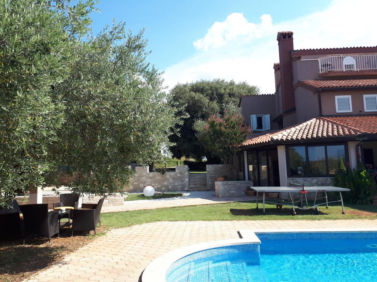 Guesthouse "Barboska" - Big Outdoor Swimming Pool & Private Tennis Court Vodnjan Kültér fotó